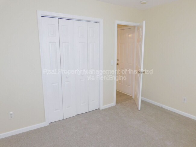 Building Photo - 1856 Oakhurst Park Ln