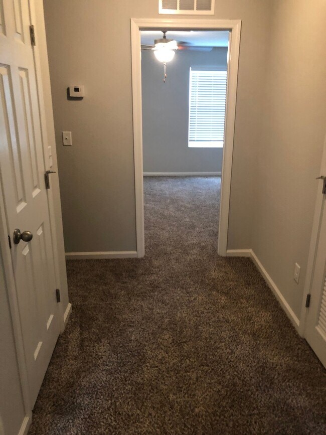 Building Photo - Newer 3/2.5 Home for Rent on The Southside!