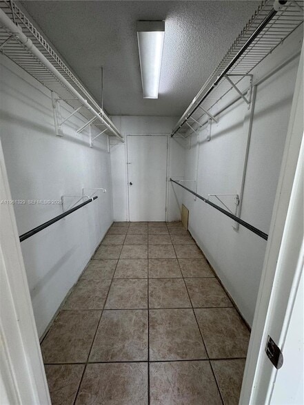 Building Photo - 18041 Biscayne Blvd