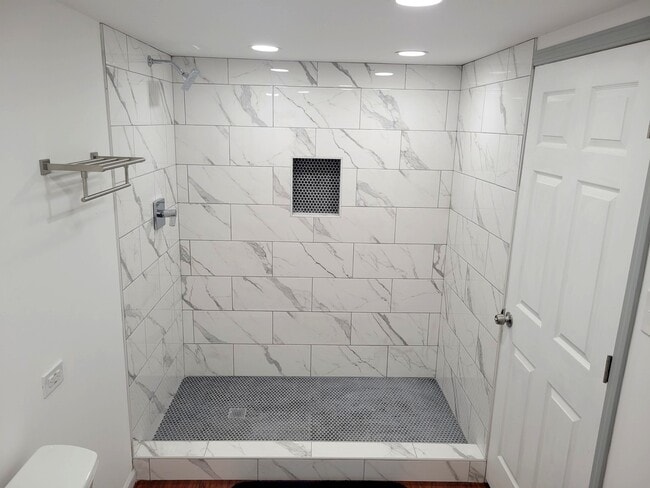 Building Photo - 212 Georgeanna St