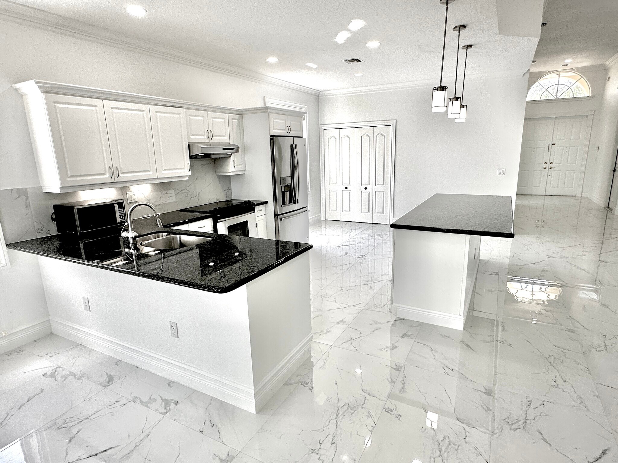 Kitchen - 10667 Oak Bend Way
