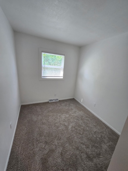 Building Photo - 540 Dunkirk Ave