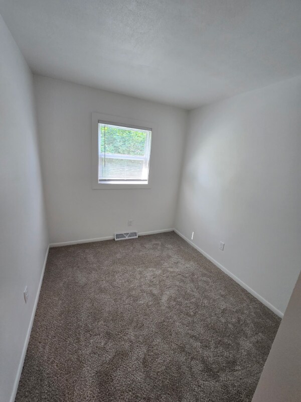 Building Photo - 540 Dunkirk Ave