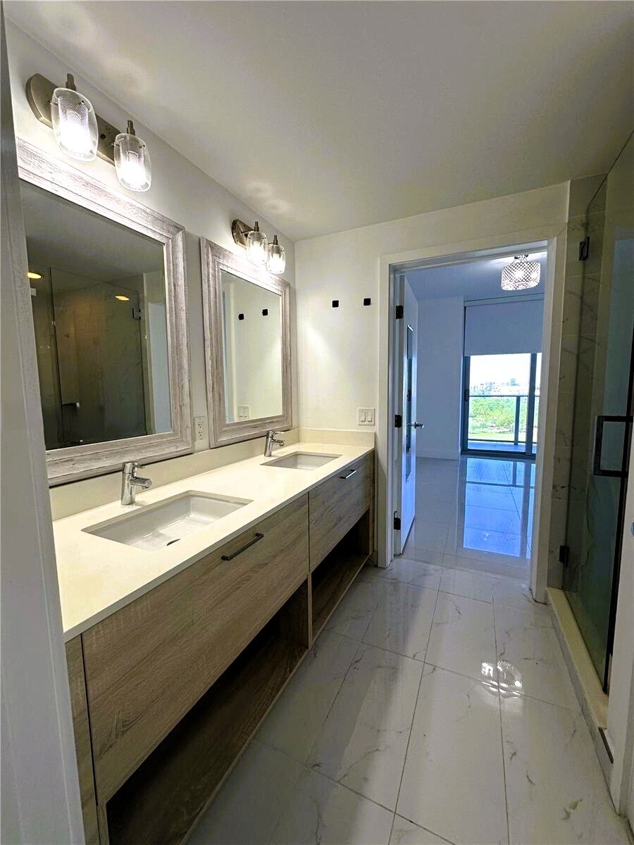 Building Photo - 16385 Biscayne Blvd