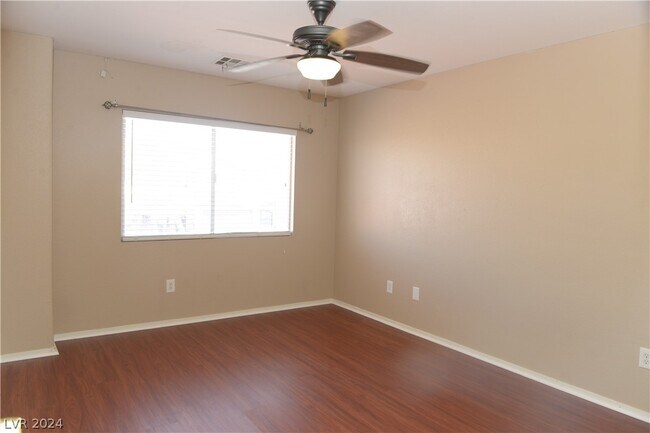 Building Photo - 6527 Tulip Garden Dr