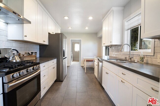 Building Photo - 6322 W 79th St