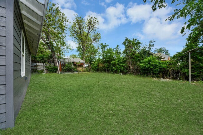 Building Photo - 7021 Canal St