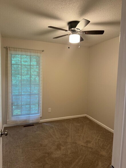 Building Photo - 5975 Dixon Dr