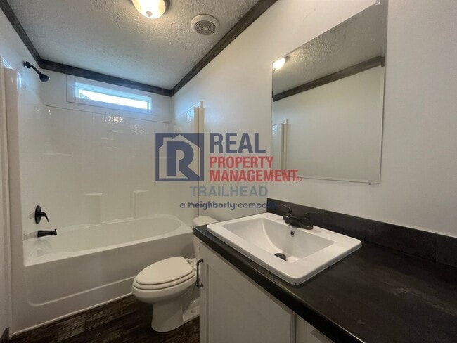 Building Photo - 3 Bed / 2 Bath Farmhouse Styled Home – Move In Ready