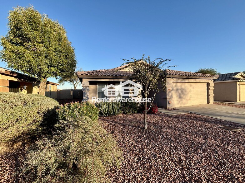 Building Photo - 2607 S 71st Dr