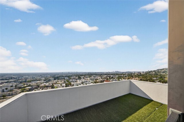 Building Photo - 7250 Franklin Ave