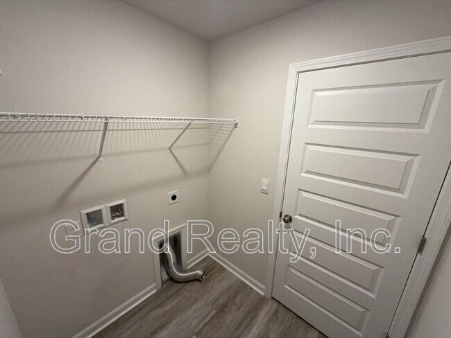 Building Photo - 4407 White Cedar Ct