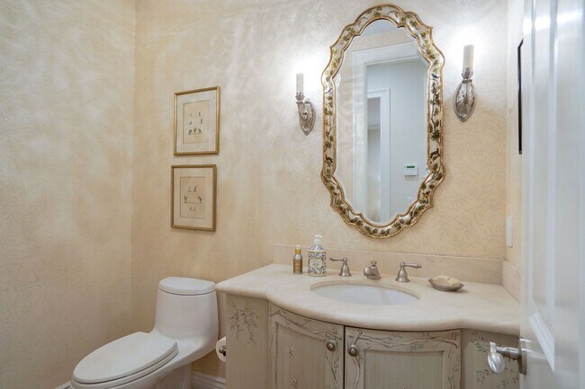 Building Photo - Stunning 4Bed/5bath Home in Kentfield