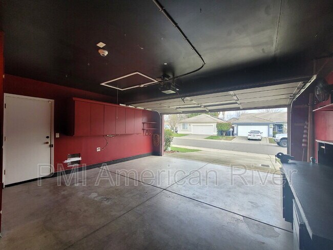 Building Photo - 8233 Windmill Oaks Pl