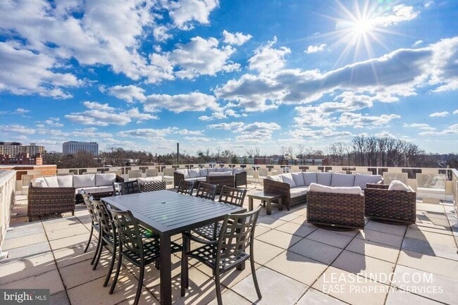 Building Photo - 4000 Tunlaw Rd NW