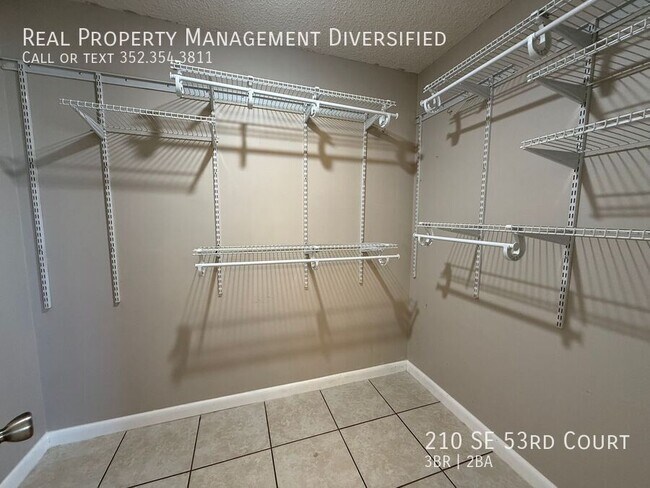 Building Photo - 210 SE 53rd Ct