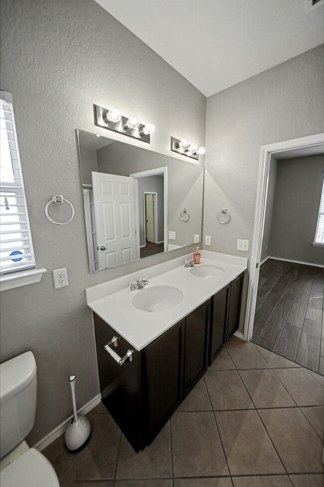 Building Photo - Beautiful Home in the Highly Desirable Alamo Ranch Community! - Realtor Commission: $500