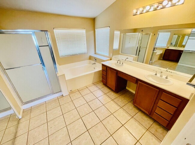 Building Photo - 2722 La Porte Ct