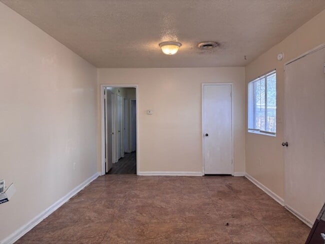 Building Photo - 1333 Woody Dr