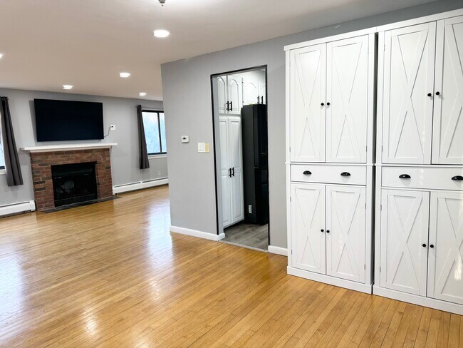 Building Photo - 12 Echo Ln