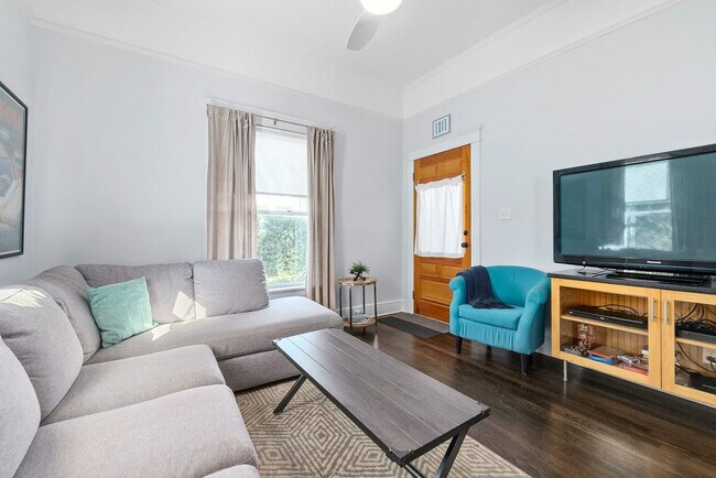 Building Photo - 17 Old Mission Ave