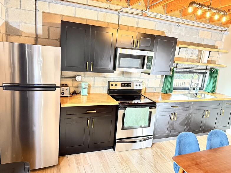 Building Photo - 1335 Churchill Rd