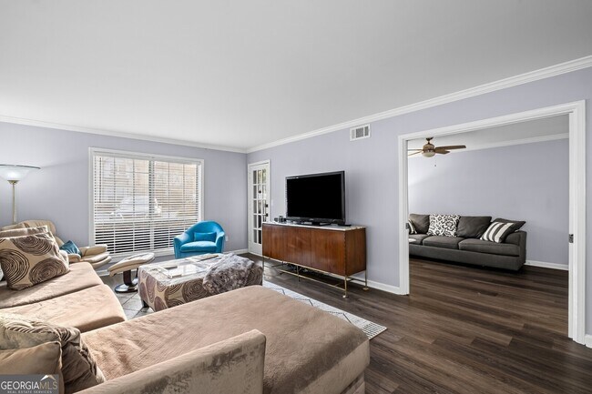 Building Photo - 6851 Roswell Rd