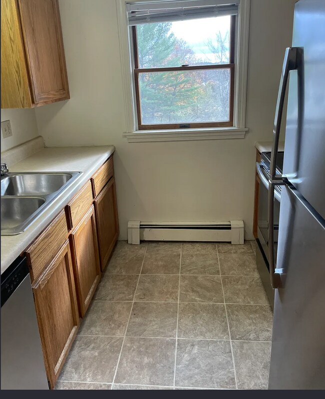 Building Photo - 826 State St