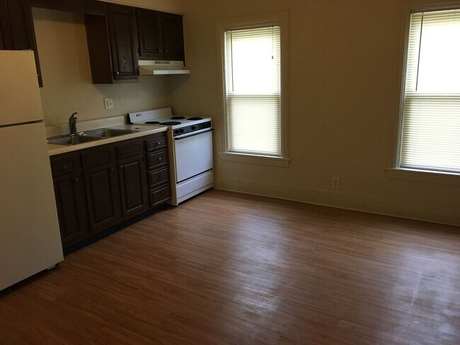 Building Photo - 1051 Liberty St