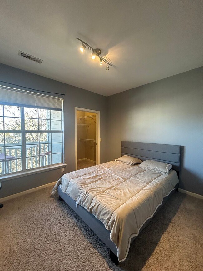 Building Photo - Modern 2-Bedroom, 2-Bath Home