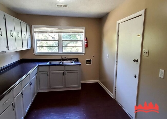 Building Photo - 426 Delta Rd