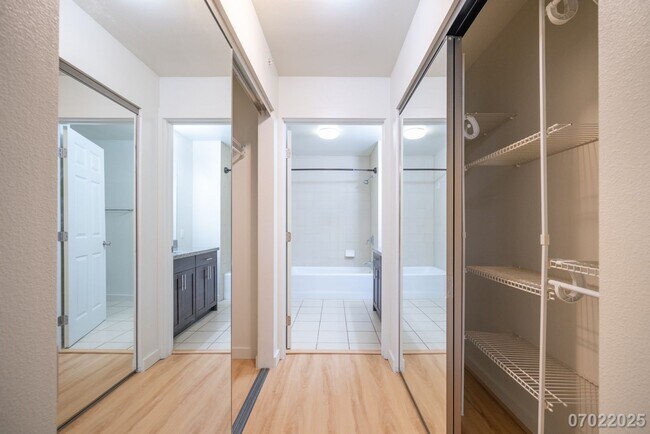Building Photo - $3,200 | 3br/2ba Condominium in Sixty Parkside