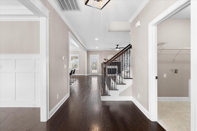 Building Photo - 7458 White Pine Dr