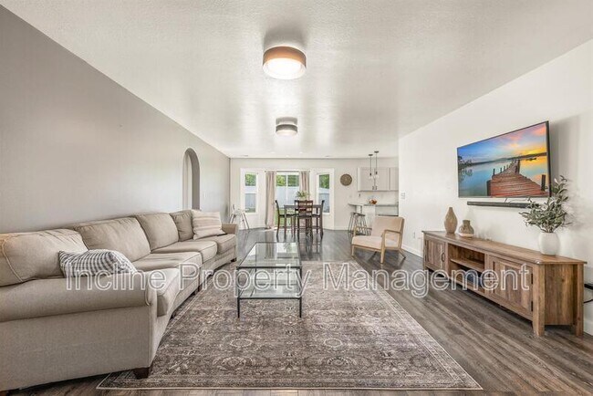 Building Photo - 702 Durham Dr