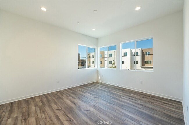 Building Photo - 143 Culture