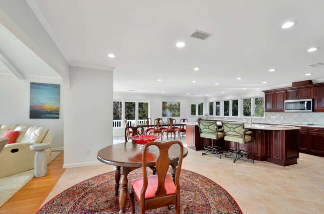 Building Photo - Solita @ 2 Sand Dollar Lane