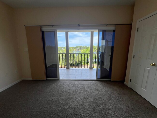 Building Photo - 1147 N Bayshore Dr