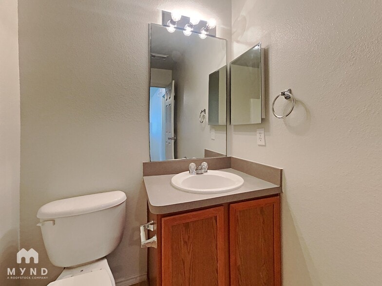 Building Photo - 16859 Mammoth Springs Dr