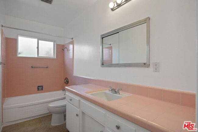 Building Photo - 1451 Armadale Ave