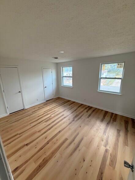 Building Photo - 708 Eric Dr
