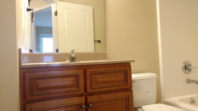 Building Photo - 4 bedroom, 3 bath home on quiet Cul-de-sac...