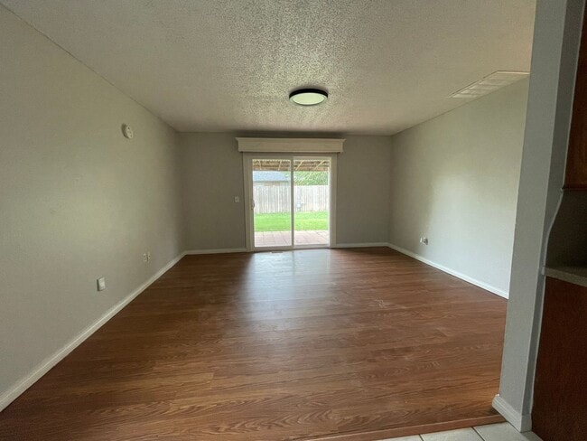 Building Photo - Edmond Rental