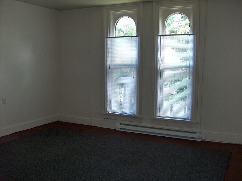 Building Photo - 911 N 9th St Rd