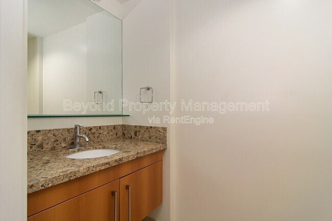 Building Photo - 321 Tenth Avenue