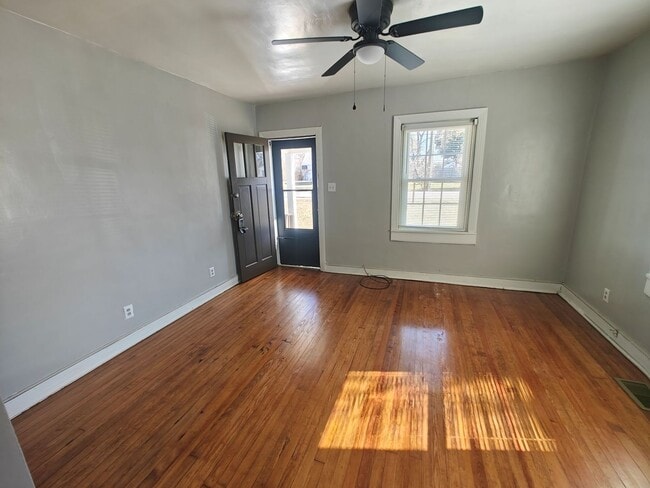 Building Photo - 2 bedroom home