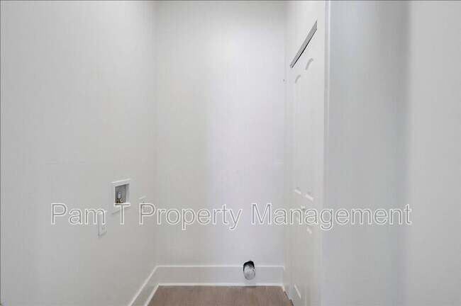 Building Photo - 615 W 39th St