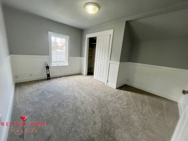 Building Photo - 4520 S Thompson Ave