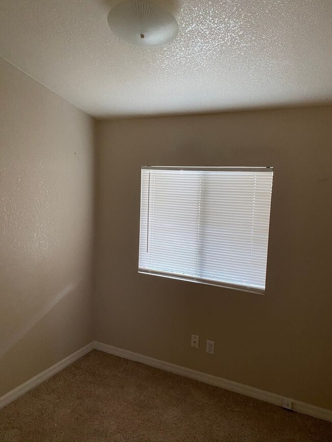 Building Photo - 5121 W Sunnyside Ct