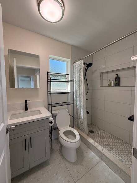 Building Photo - 2226 Noah St
