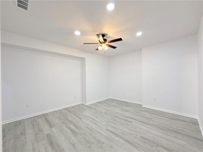 Building Photo - 44 Dew Lk Ct